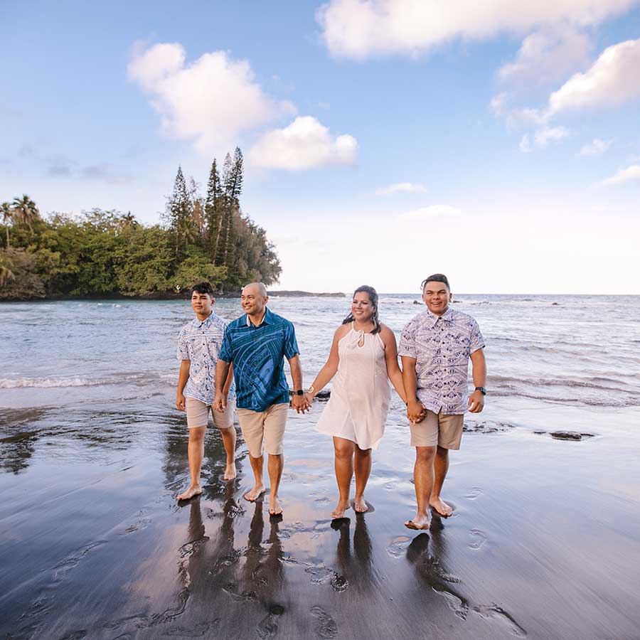 image of pregnant woman near the ocean