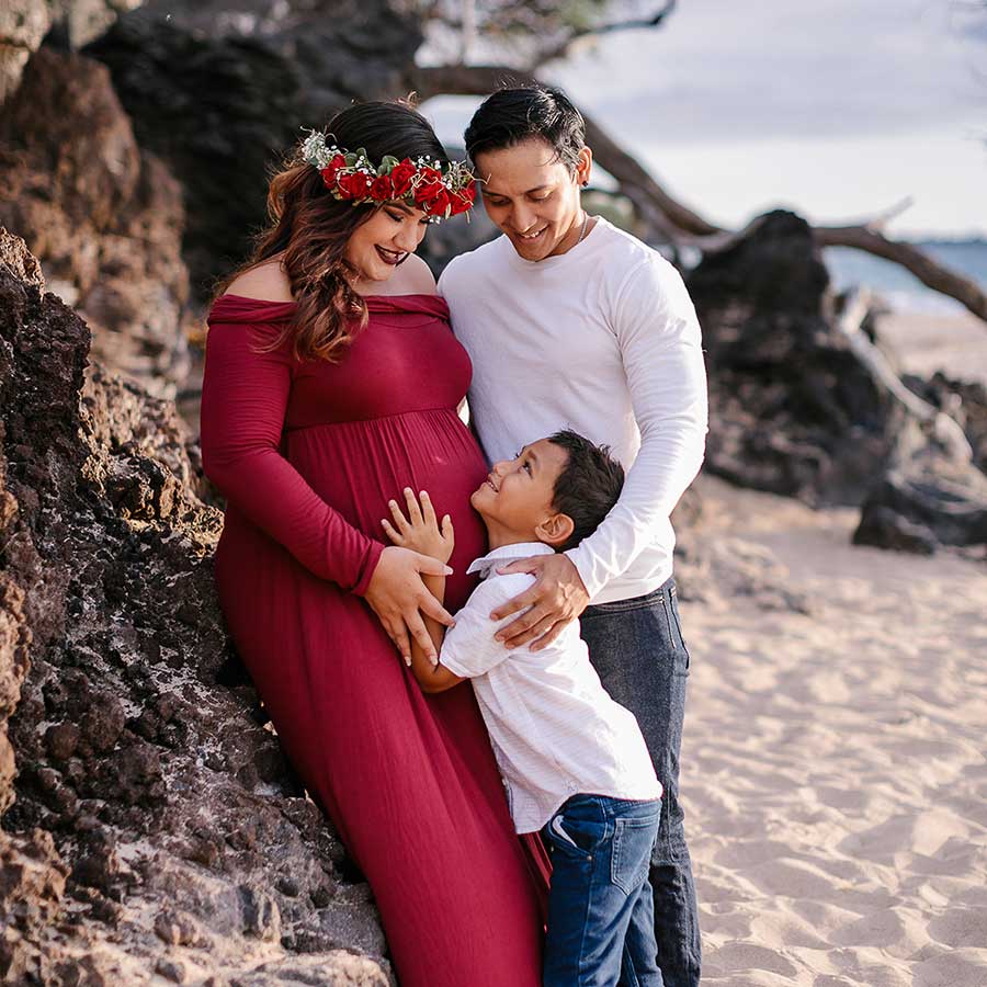 image of pregnant woman near the ocean
