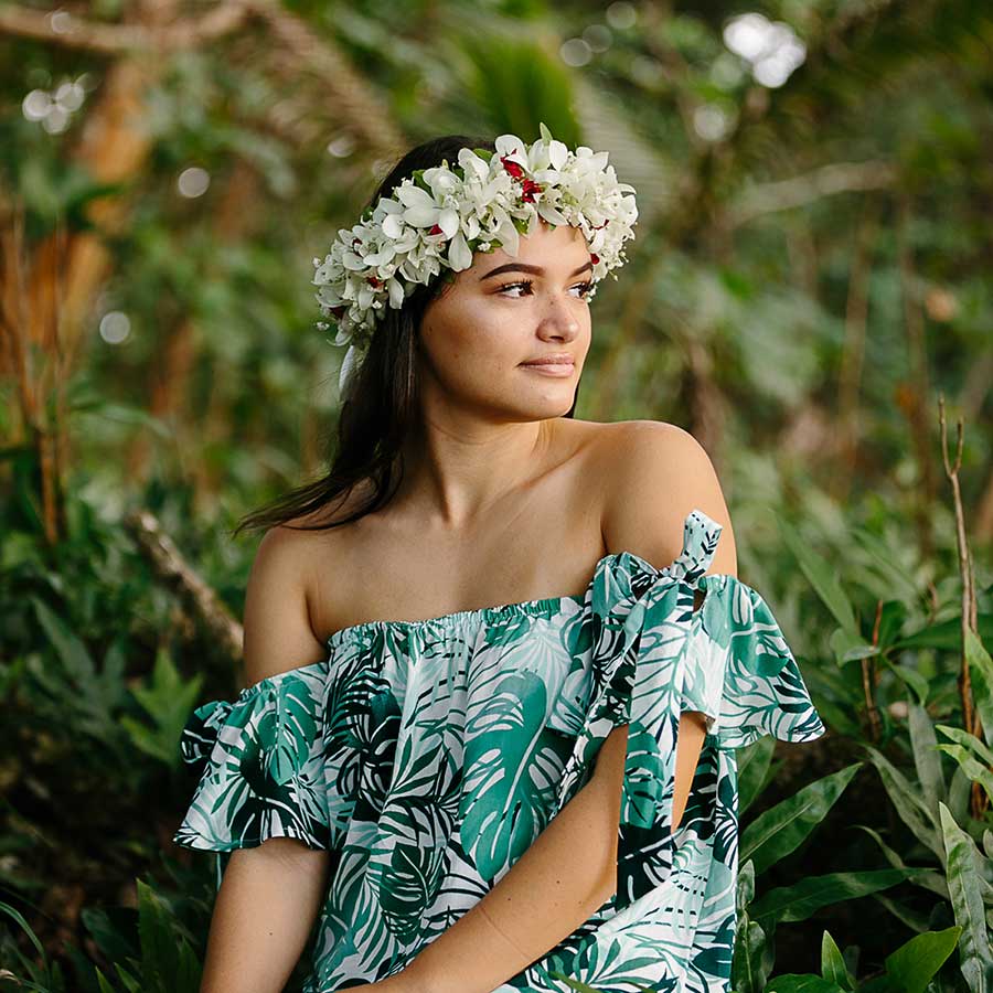 image of a senior portrait of a girl wearing a haku